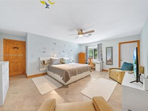 208 NE 4th St, Hallandale Beach FL 33009