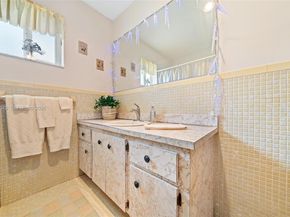 208 NE 4th St, Hallandale Beach FL 33009