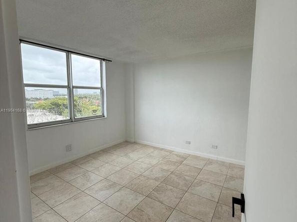 3660 NE 166th St 805, North Miami Beach FL 33160