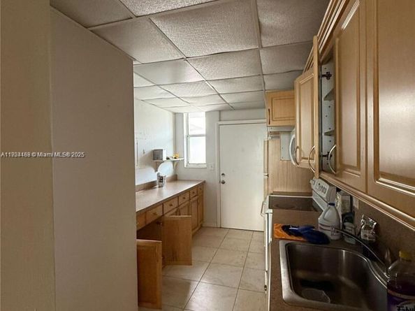 3660 NE 166th St 805, North Miami Beach FL 33160