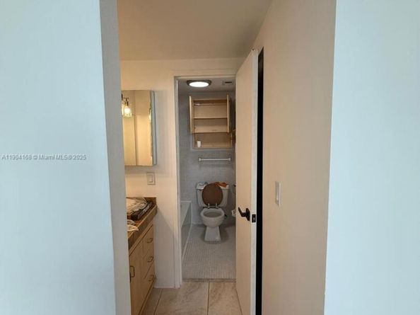 3660 NE 166th St 805, North Miami Beach FL 33160