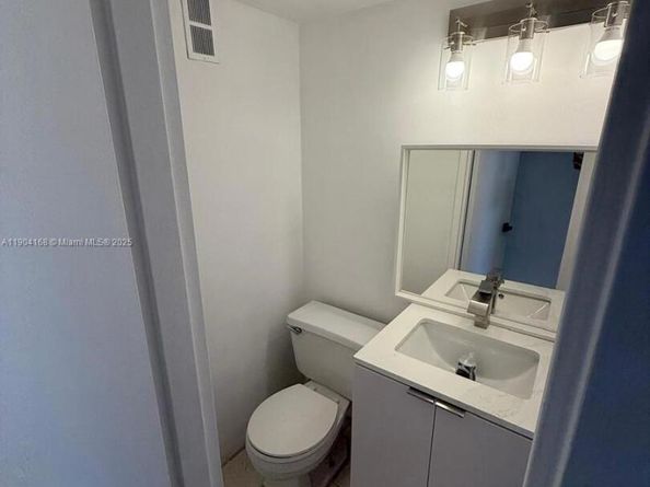 3660 NE 166th St 805, North Miami Beach FL 33160