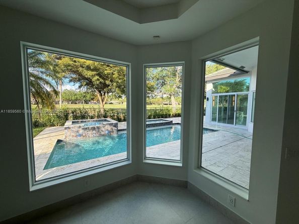 2523 Montclaire Cir, Weston FL 33327