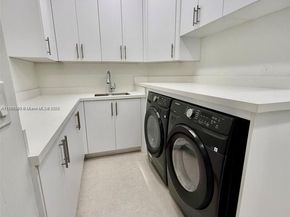 2523 Montclaire Cir, Weston FL 33327
