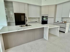 2523 Montclaire Cir, Weston FL 33327