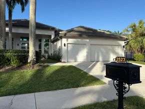 2523 Montclaire Cir, Weston FL 33327