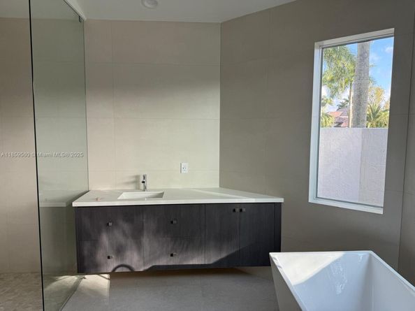 2523 Montclaire Cir, Weston FL 33327