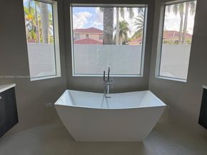 2523 Montclaire Cir, Weston FL 33327