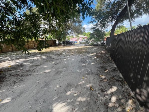 2255 NW 85th St, Miami FL 33147
