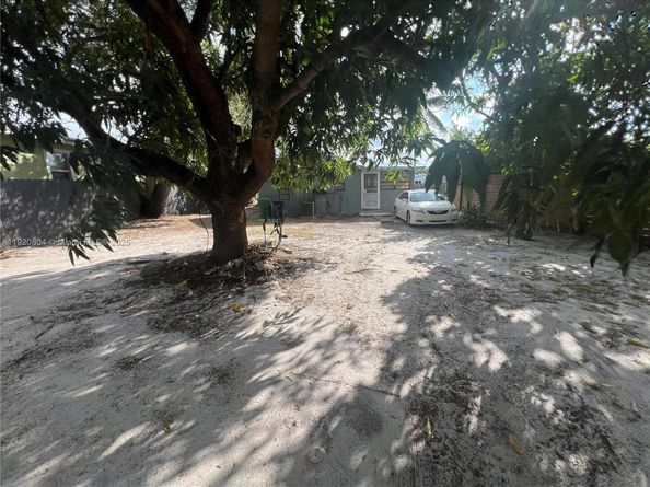 2255 NW 85th St, Miami FL 33147