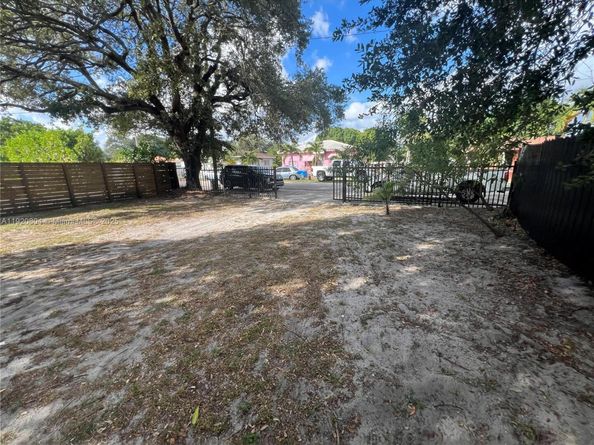 2255 NW 85th St, Miami FL 33147