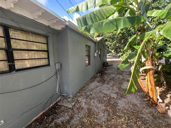 2255 NW 85th St, Miami FL 33147