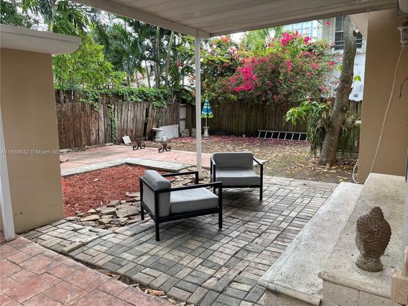 2121 SW 30th Ct, Miami FL 33145