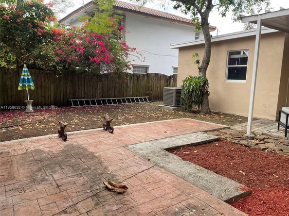 2121 SW 30th Ct, Miami FL 33145