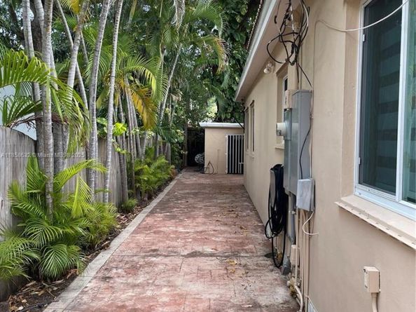 2121 SW 30th Ct, Miami FL 33145