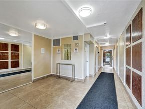 7100 NW 17th St 402, Plantation FL 33313