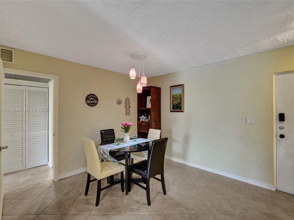 7100 NW 17th St 402, Plantation FL 33313
