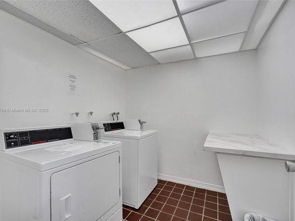 7100 NW 17th St 402, Plantation FL 33313