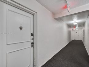 7100 NW 17th St 402, Plantation FL 33313