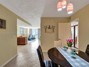 7100 NW 17th St 402, Plantation FL 33313