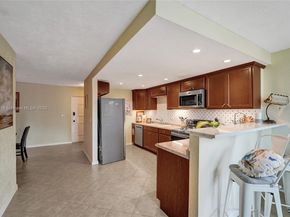 7100 NW 17th St 402, Plantation FL 33313