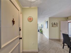 7100 NW 17th St 402, Plantation FL 33313