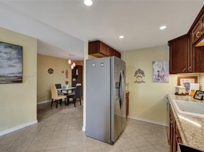 7100 NW 17th St 402, Plantation FL 33313