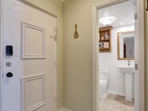 7100 NW 17th St 402, Plantation FL 33313