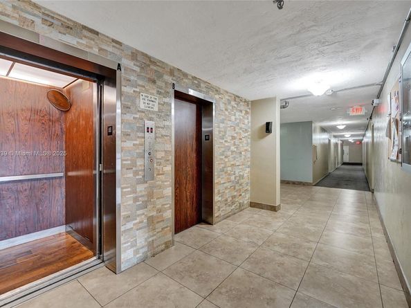 7100 NW 17th St 402, Plantation FL 33313