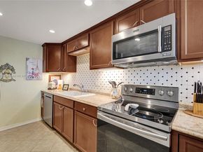 7100 NW 17th St 402, Plantation FL 33313