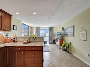 7100 NW 17th St 402, Plantation FL 33313