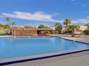 7100 NW 17th St 402, Plantation FL 33313