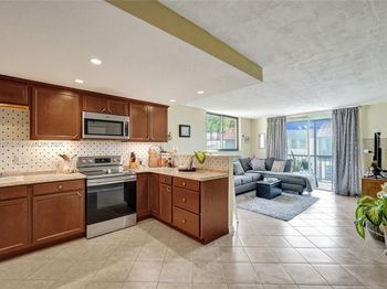 7100 NW 17th St