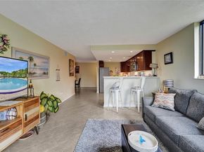 7100 NW 17th St 402, Plantation FL 33313