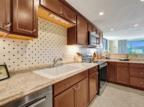 7100 NW 17th St 402, Plantation FL 33313