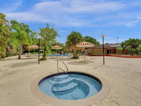 7100 NW 17th St 402, Plantation FL 33313