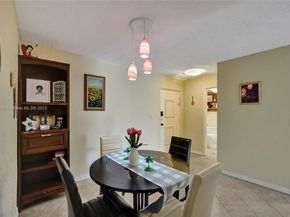 7100 NW 17th St 402, Plantation FL 33313