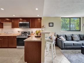 7100 NW 17th St 402, Plantation FL 33313