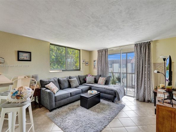 7100 NW 17th St 402, Plantation FL 33313