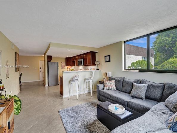 7100 NW 17th St 402, Plantation FL 33313