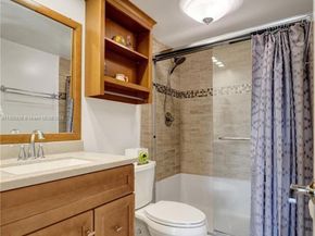 7100 NW 17th St 402, Plantation FL 33313