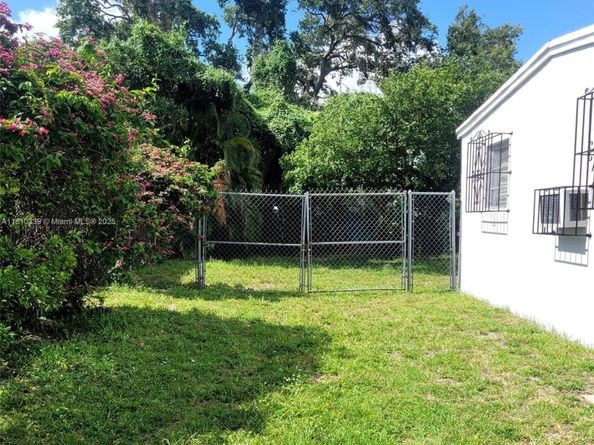 1760 NW 127th St, Miami FL 33167