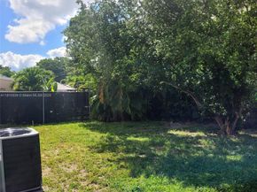 1760 NW 127th St, Miami FL 33167