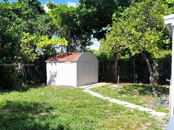 1760 NW 127th St, Miami FL 33167