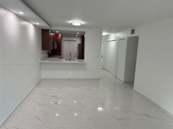 10901 N Kendall Dr 101, Miami FL 33176