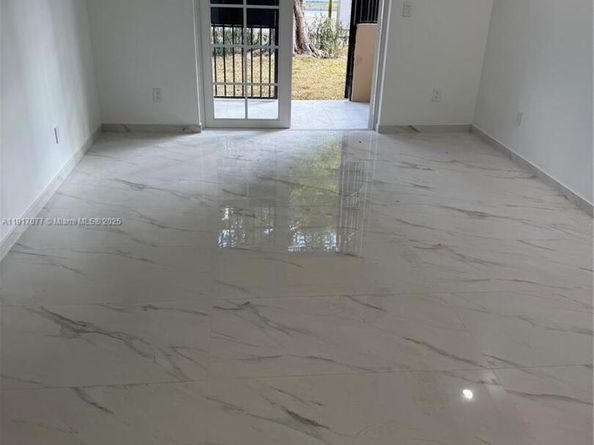 10901 N Kendall Dr 101, Miami FL 33176