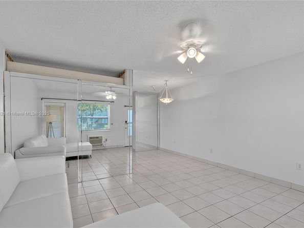 15610 NE 6th Ave 5C, Miami FL 33162