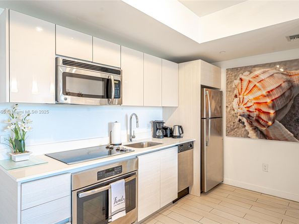 2602 E Hallandale Beach Blvd R706, Hallandale Beach FL 33009