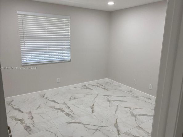 10425 NW 7th St 204, Pembroke Pines FL 33026