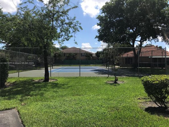 10425 NW 7th St 204, Pembroke Pines FL 33026